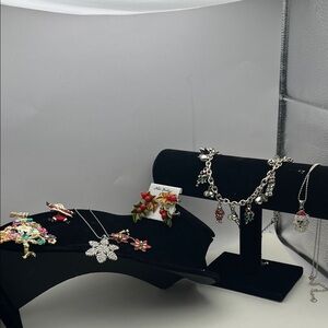 7 PC Vintage mixed Holiday Christmas lot santa snowflake necklace brooch jewelry